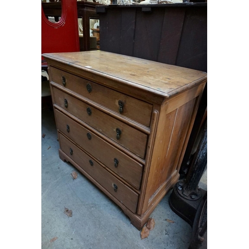 1167 - A 19th century Continental pine chest of drawers, 89cm wide.