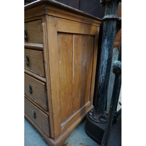 1167 - A 19th century Continental pine chest of drawers, 89cm wide.