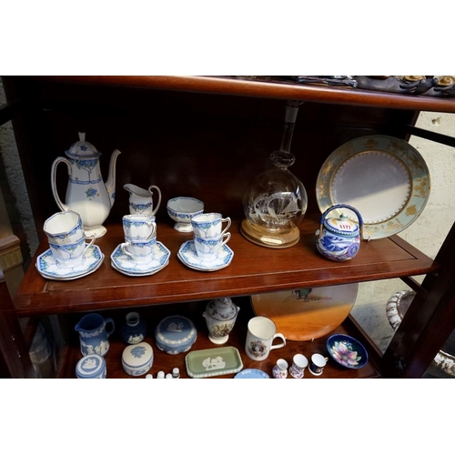 1177 - A collection of English pottery and porcelain, to include: a Royal Doulton porcelain 'Arvon' pattern... 