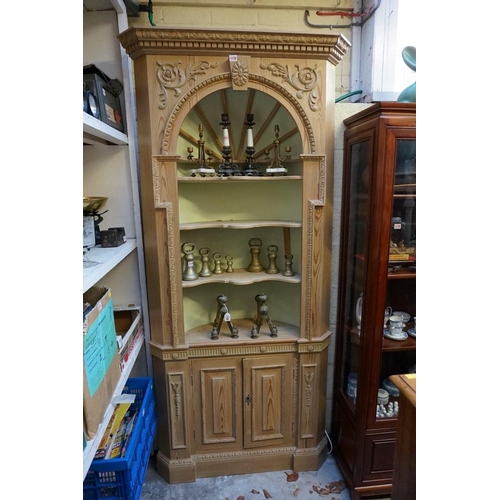 1178 - An 18th century style pine standing open corner cupboard, 101.5cm wide.