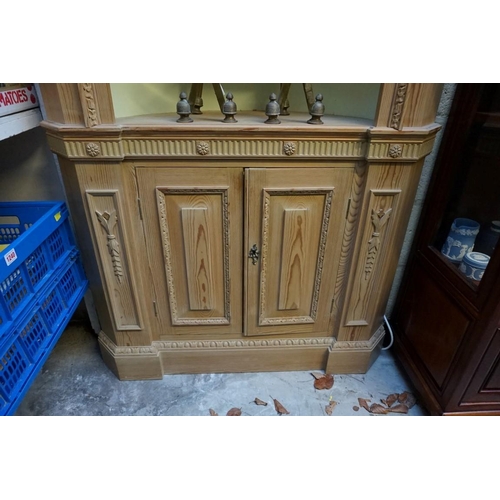 1178 - An 18th century style pine standing open corner cupboard, 101.5cm wide.