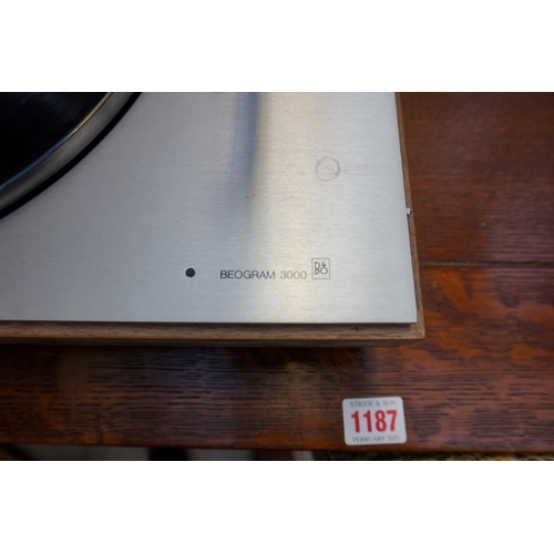 1195 - A Bang and Olufsen 'Beomaster 3000-2' amplifier; together with a Bang and Olufsen 'Beogram 3000' tur... 