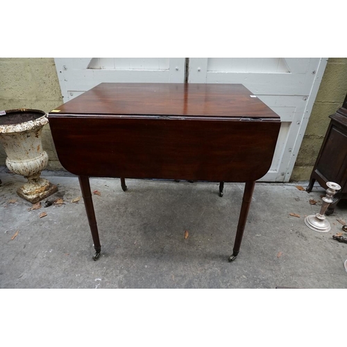 1200 - A Regency mahogany Pembroke table, 61cm wide when closed. 