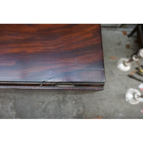 1200 - A Regency mahogany Pembroke table, 61cm wide when closed. 