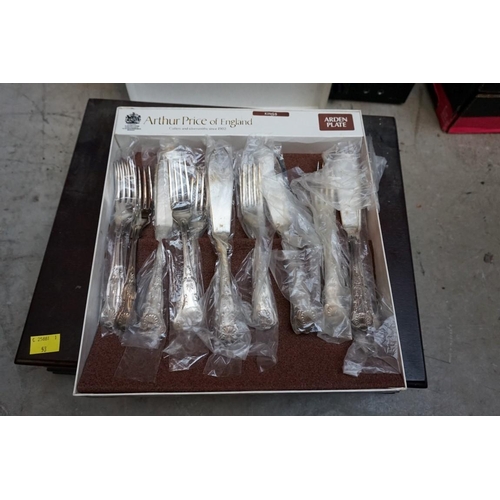 1241 - A canteen of silver plated 'Kings' pattern cutlery for six; and a similar box of fish knives and for... 