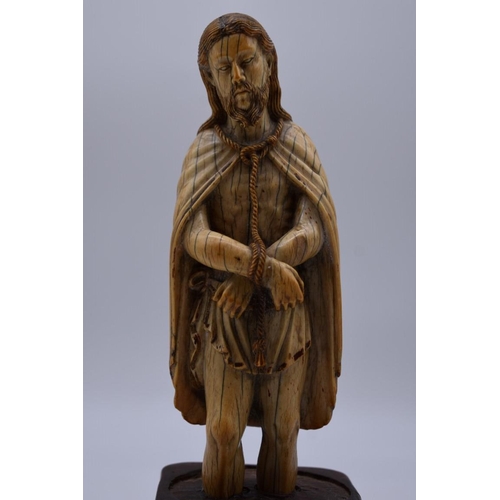 1249 - A good Continental carved ivory figure of Jesus Christ, probably late mediaeval, the standing f... 