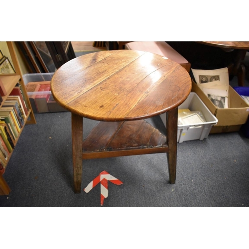 1456 - An antique oak cricket table, 72.5cm diameter.