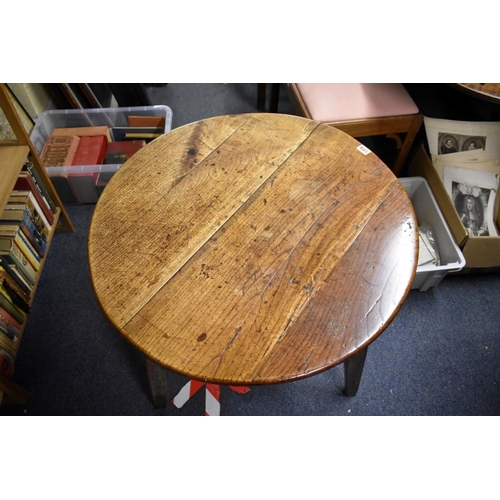 1456 - An antique oak cricket table, 72.5cm diameter.