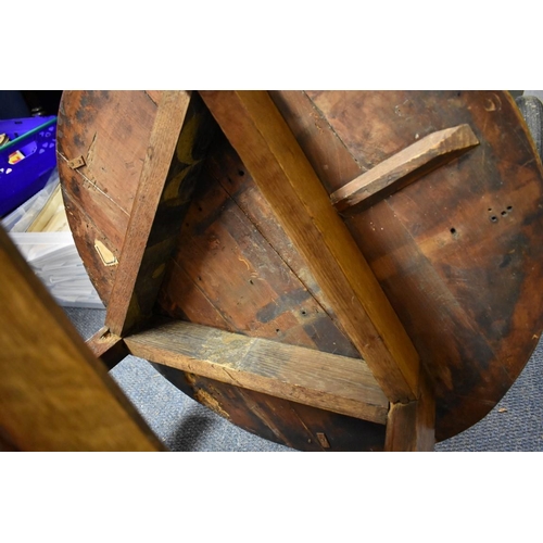 1456 - An antique oak cricket table, 72.5cm diameter.