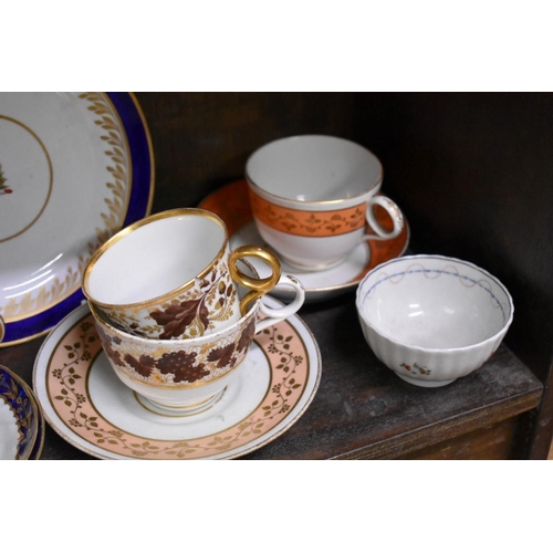 1559 - A collection of late 18th/early 19th century porcelain teawares, to include: Worcester and Barr, Fli... 