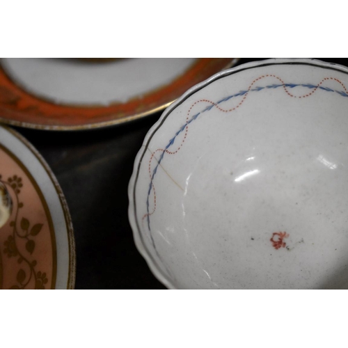 1559 - A collection of late 18th/early 19th century porcelain teawares, to include: Worcester and Barr, Fli... 