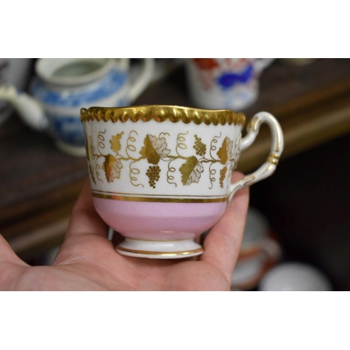 1559 - A collection of late 18th/early 19th century porcelain teawares, to include: Worcester and Barr, Fli... 