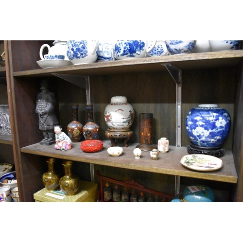 1566 - A mixed group of Chinese and Japanese ceramics and similar.