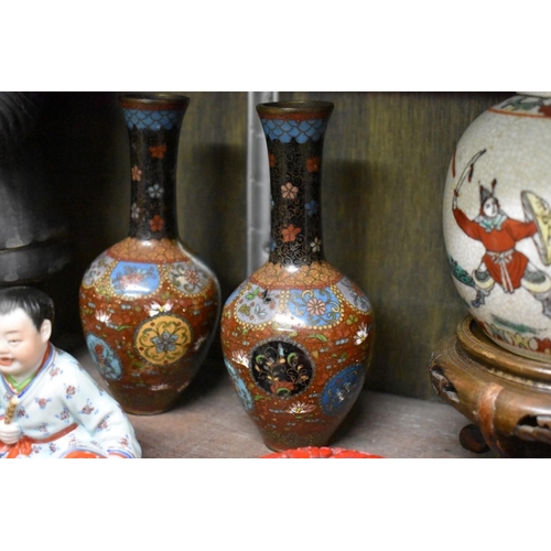 1566 - A mixed group of Chinese and Japanese ceramics and similar.