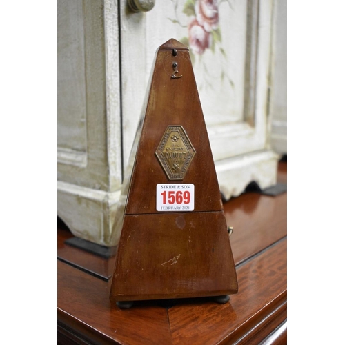 1569 - A Maelzel walnut cased metronome, No. 687450, 22cm high.