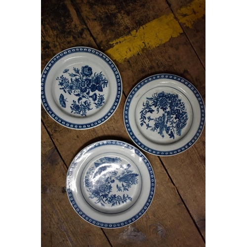 1580 - A small collection of Worcester first period teawares; together with a Chinese blue and white teapot... 