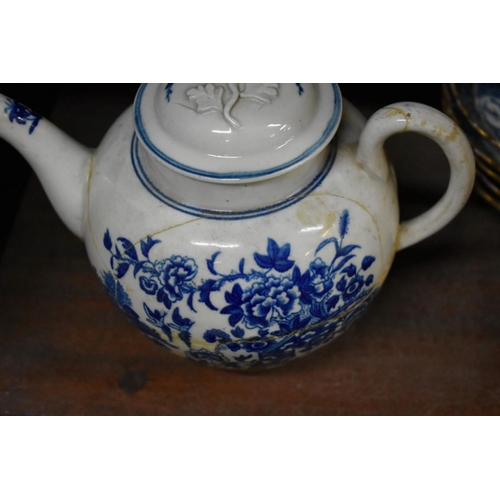 1580 - A small collection of Worcester first period teawares; together with a Chinese blue and white teapot... 