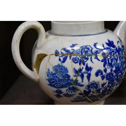 1580 - A small collection of Worcester first period teawares; together with a Chinese blue and white teapot... 