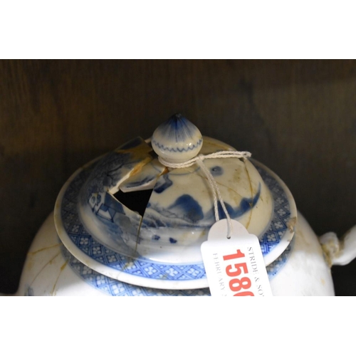 1580 - A small collection of Worcester first period teawares; together with a Chinese blue and white teapot... 