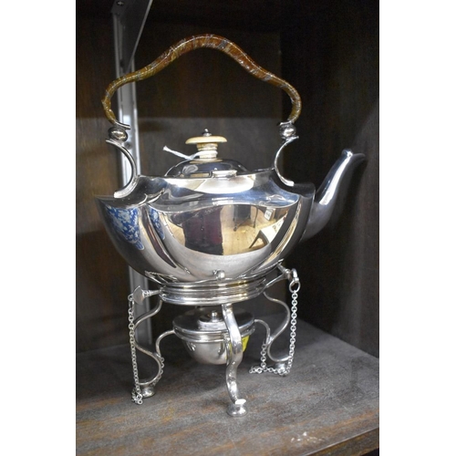 1593 - An electroplated tea kettle on burner stand, by J Sherwood & Sons, Birmingham, height including ... 