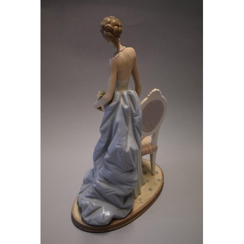 1603 - A Lladro 'Lady of Taste' figure, model no 1495, 36.5cm high, (s.d.).