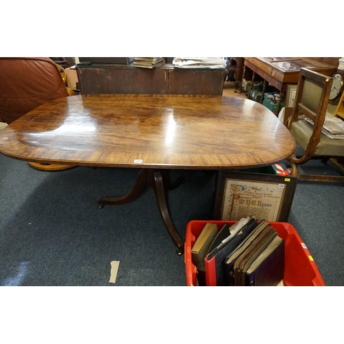 1459 - A circa 1800 mahogany and crossbanded tilt-top breakfast table, 145cm wide.