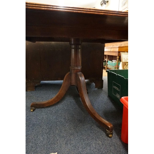 1459 - A circa 1800 mahogany and crossbanded tilt-top breakfast table, 145cm wide.