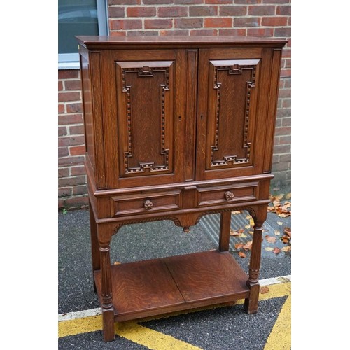 1187 - A good carved oak dining suite, comprising: a draw leaf table, 213cm extended; six dining chairs, to... 