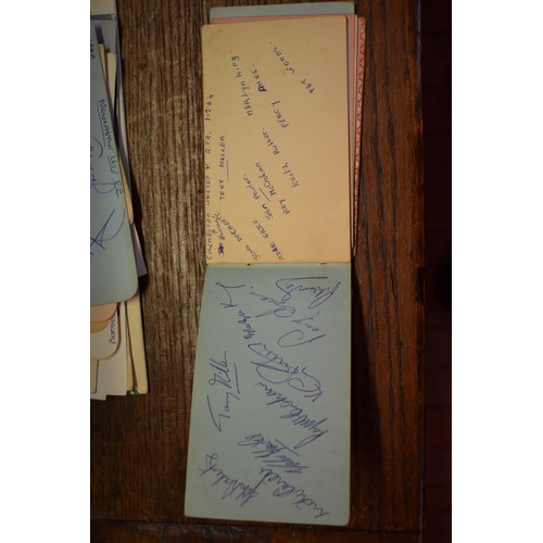 138 - SPORT, AUTOGRAPHS: small format autograph album, mid-20thc, contents full with various autograp... 