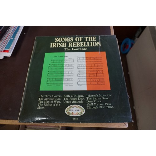 1231 - Vinyl Records: an interesting collection, comprising: seventy 33rmp albums and twelve 45rpm singles,... 