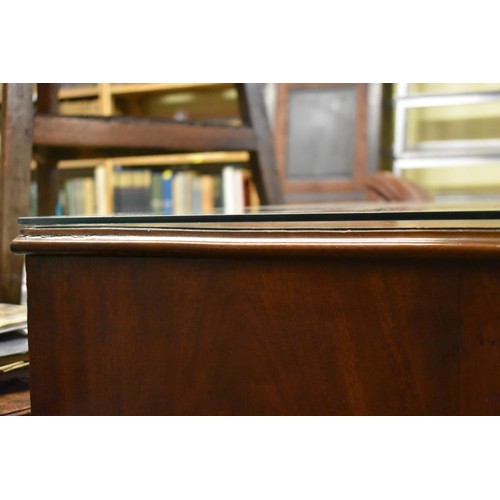 1458 - A good George III figured mahogany serpentine fronted chest of drawers, the frieze drawer with a bru... 