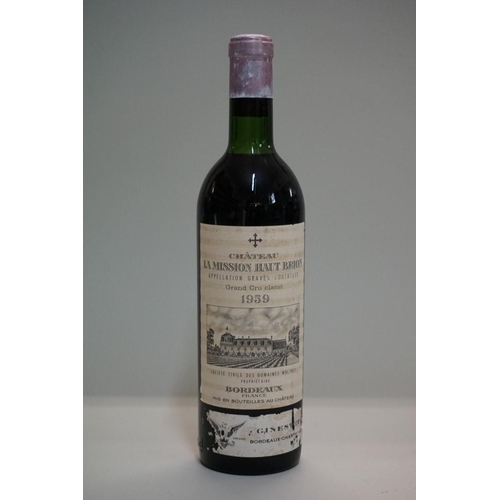 130 - A 75cl bottle of Chateau La Mission Haut-Brion, 1959, Pessac-Leognan.