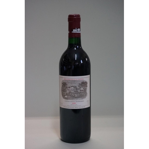 132 - A 75cl bottle of Chateau Lafite Rothschild, 1989, Pauillac.