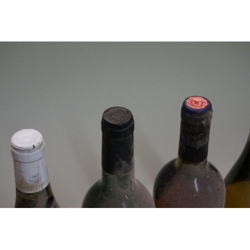 142 - Seven various bottles of white wine. (7)