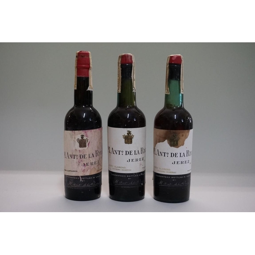 70 - Three half bottles of Tres Cortados sherry, Antonio de la Riva, 1940s bottling. (3)