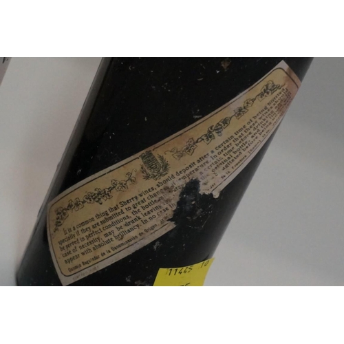 70 - Three half bottles of Tres Cortados sherry, Antonio de la Riva, 1940s bottling. (3)