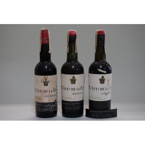 71 - Three half bottles of Tres Cortados sherry, Antonio de la Riva, 1940s bottling. (3)