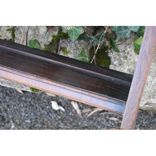 1087 - An old oak dresser rack, 149cm wide x 117 high.Collection of this lot is strictly by appointment on ... 