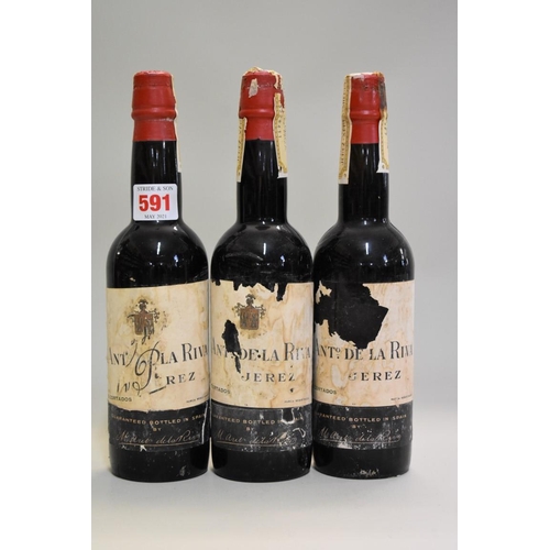 591 - Three half bottles of Tres Cortados Sherry, Antonio de la Riva, 1940s bottling. (3)... 