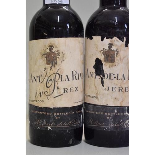 591 - Three half bottles of Tres Cortados Sherry, Antonio de la Riva, 1940s bottling. (3)... 