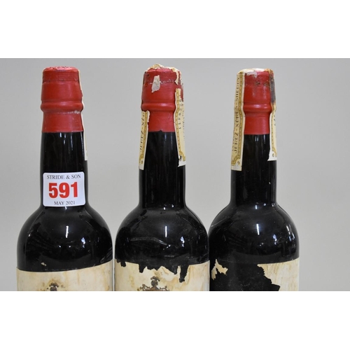 591 - Three half bottles of Tres Cortados Sherry, Antonio de la Riva, 1940s bottling. (3)... 