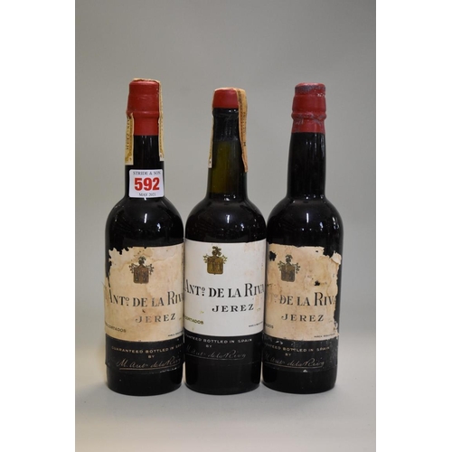 592 - Three half bottles of Tres Cortados Sherry, Antonio de la Riva, 1940s bottling. (3)... 