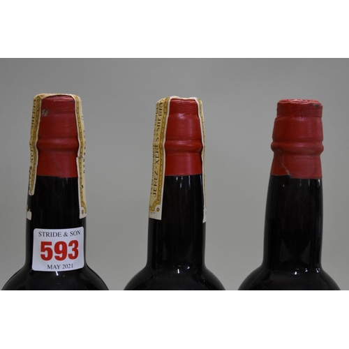 593 - Three half bottles of Tres Cortados Sherry, Antonio de la Riva, 1940s bottling. (3)... 