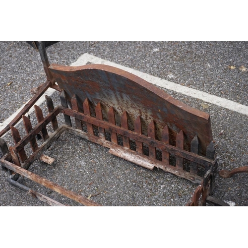 1024 - An old fire grate, with fireback and pair of dogs. 