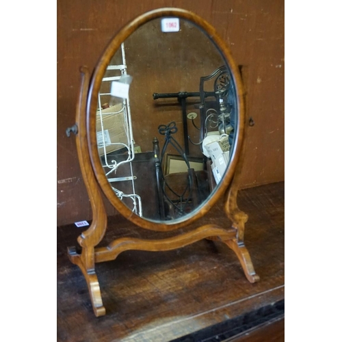 1062 - A mahogany dressing mirror.