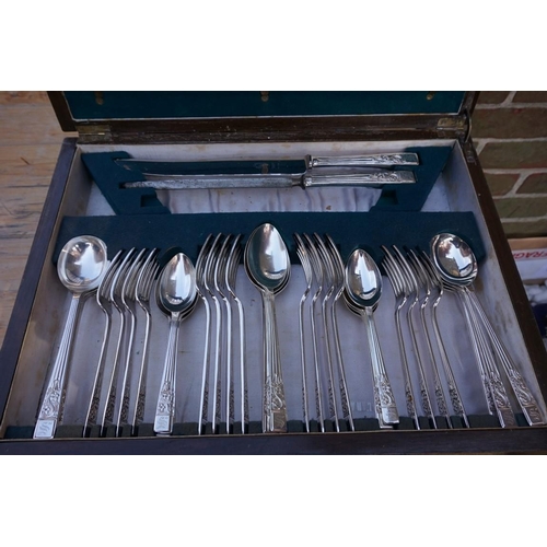 1074a - A canteen of EPNS Springtime cutlery for eight. (missing one fork).