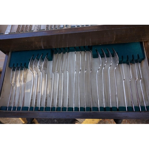 1074a - A canteen of EPNS Springtime cutlery for eight. (missing one fork).