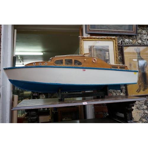 1090 - An Aerokits 'Sea Queen' model cabin cruiser, with Tycol motor, 88cm long, on stand.