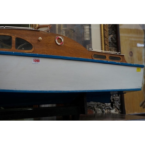 1090 - An Aerokits 'Sea Queen' model cabin cruiser, with Tycol motor, 88cm long, on stand.