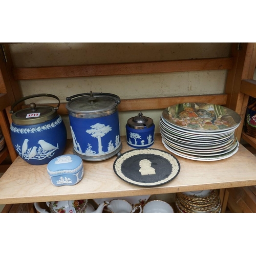 1111 - A collection of Wedgwood pottery and porcelain, to include: a set of 'Wind in The Willows' plat... 